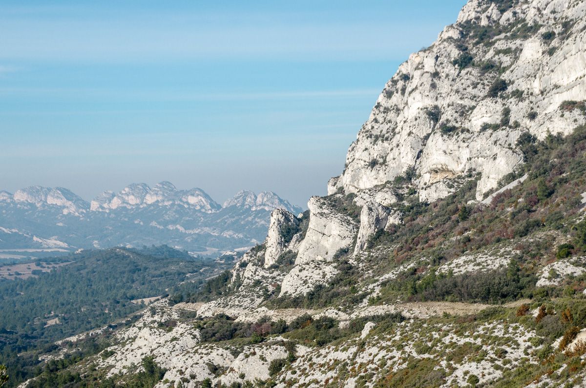 Paysage minéral dans les Alpilles