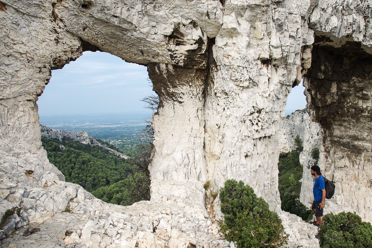 Randonnée dans les Alpilles aux 2 trous