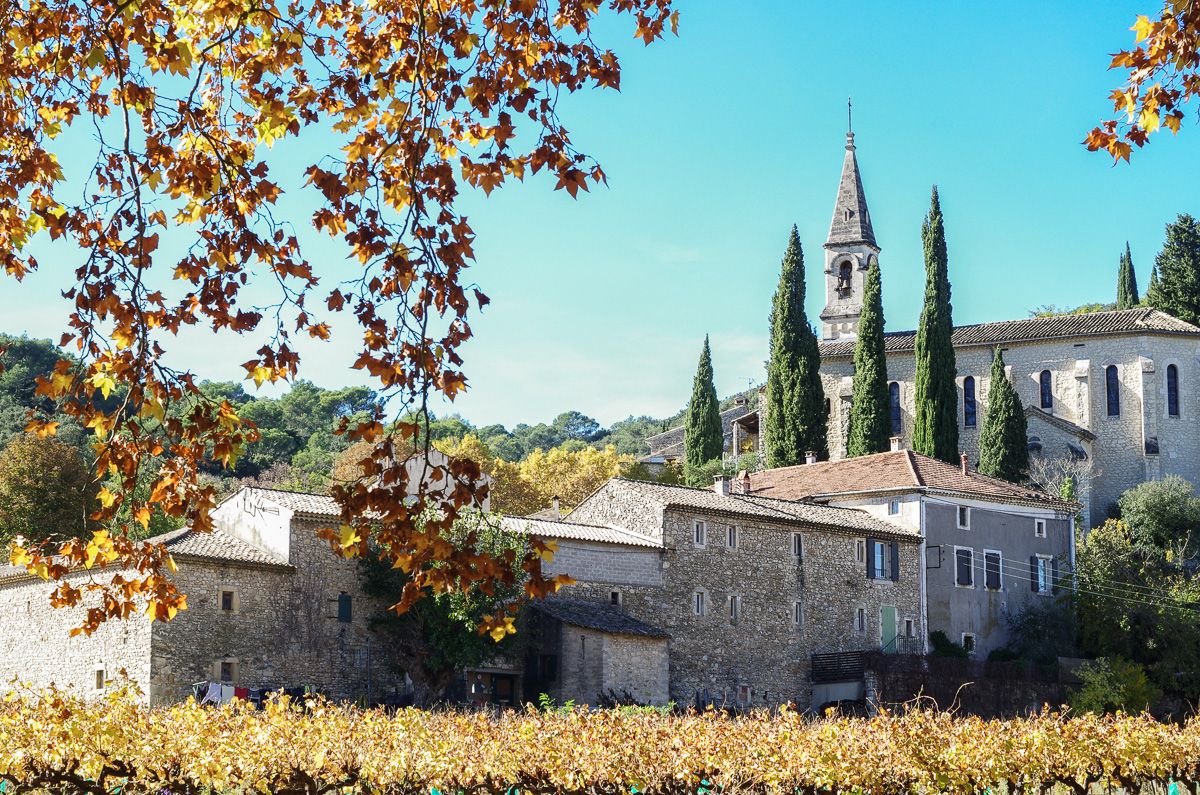 Village classé de La Roque sur Cèze à l'automne