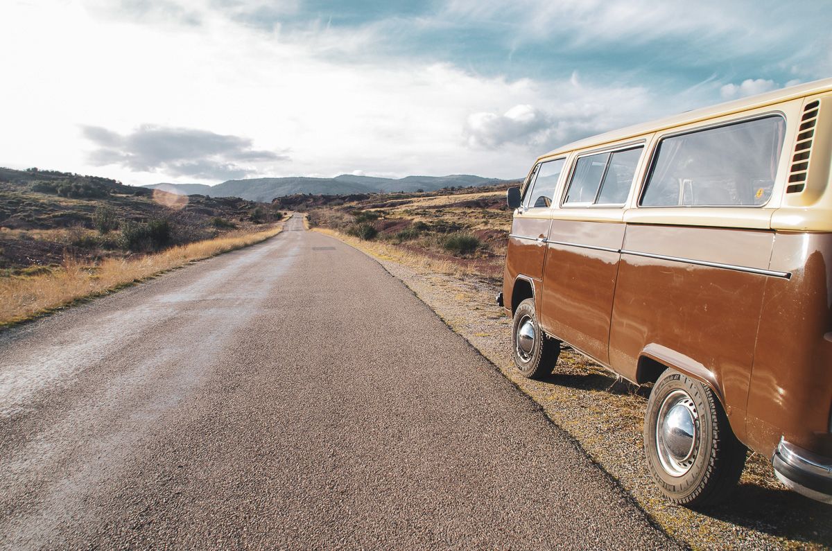 Combi vw en bord de route sur les route du coeur d'herault