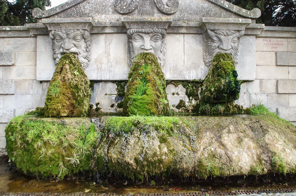 Fontaine dans le Luberon