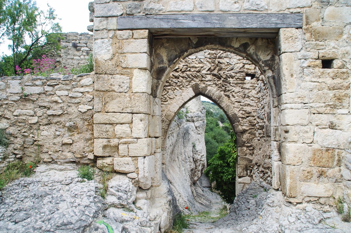 Arche en pierre village du Luberon