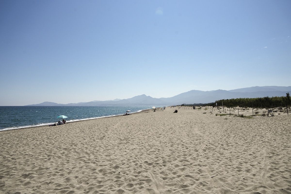 Plage des PO avec vue sur le Canigou