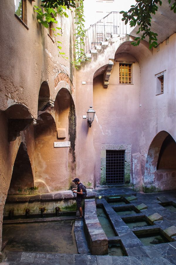 Fab filmant le lavoir de Cefalu en Sicile