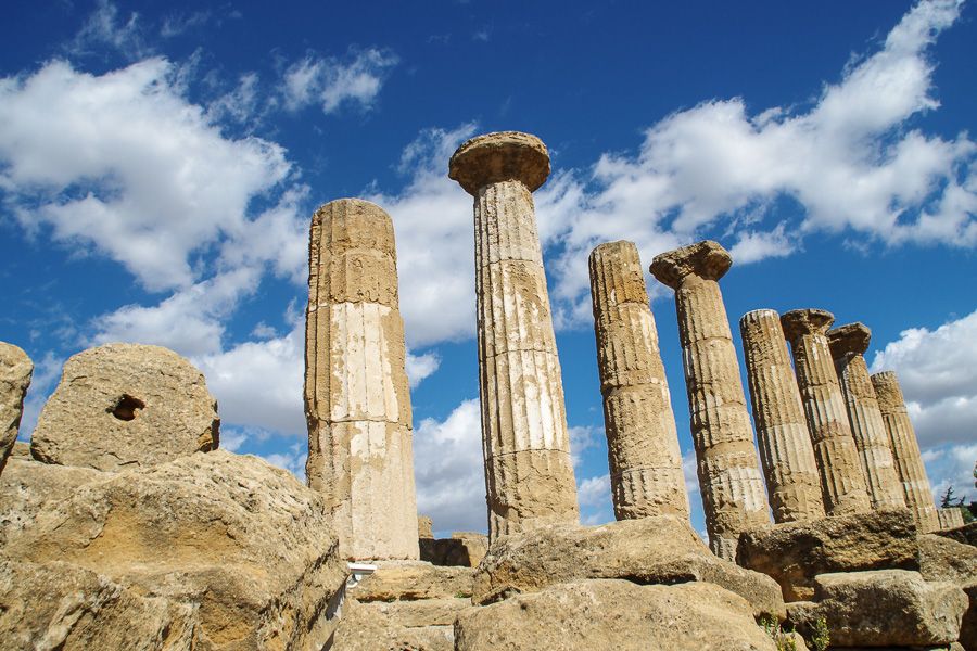 Colonnes d'un temple dans l'Agrigente en Sicile